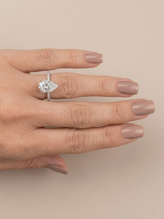 Anel Solitário Gota Moissanite Cravejado em Prata 925