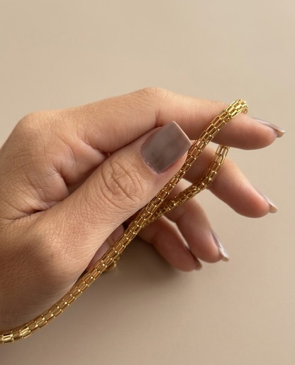 Choker Malha Tubular Banhada a Ouro