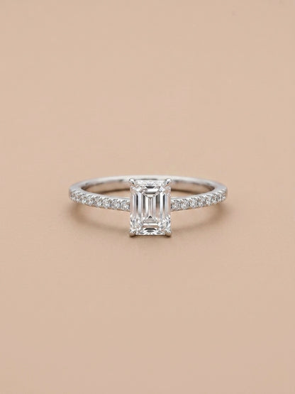 Anel Solitário Retangular Moissanite Cravejado em Prata 925