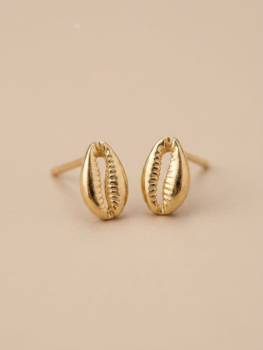 Brinco Concha Minimalista Banhado a Ouro