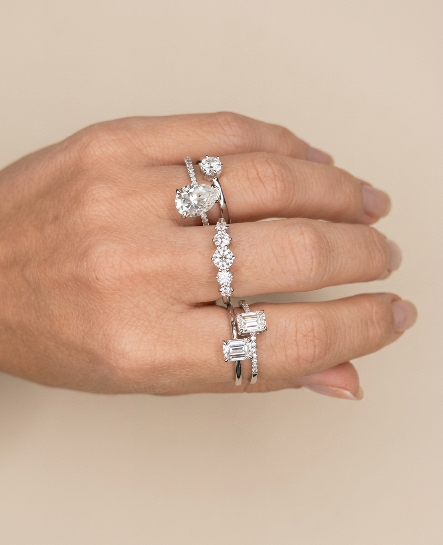 Anel Solitário Gota Moissanite Cravejado em Prata 925