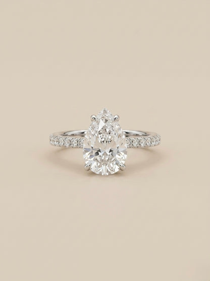 Anel Solitário Gota Moissanite Cravejado em Prata 925