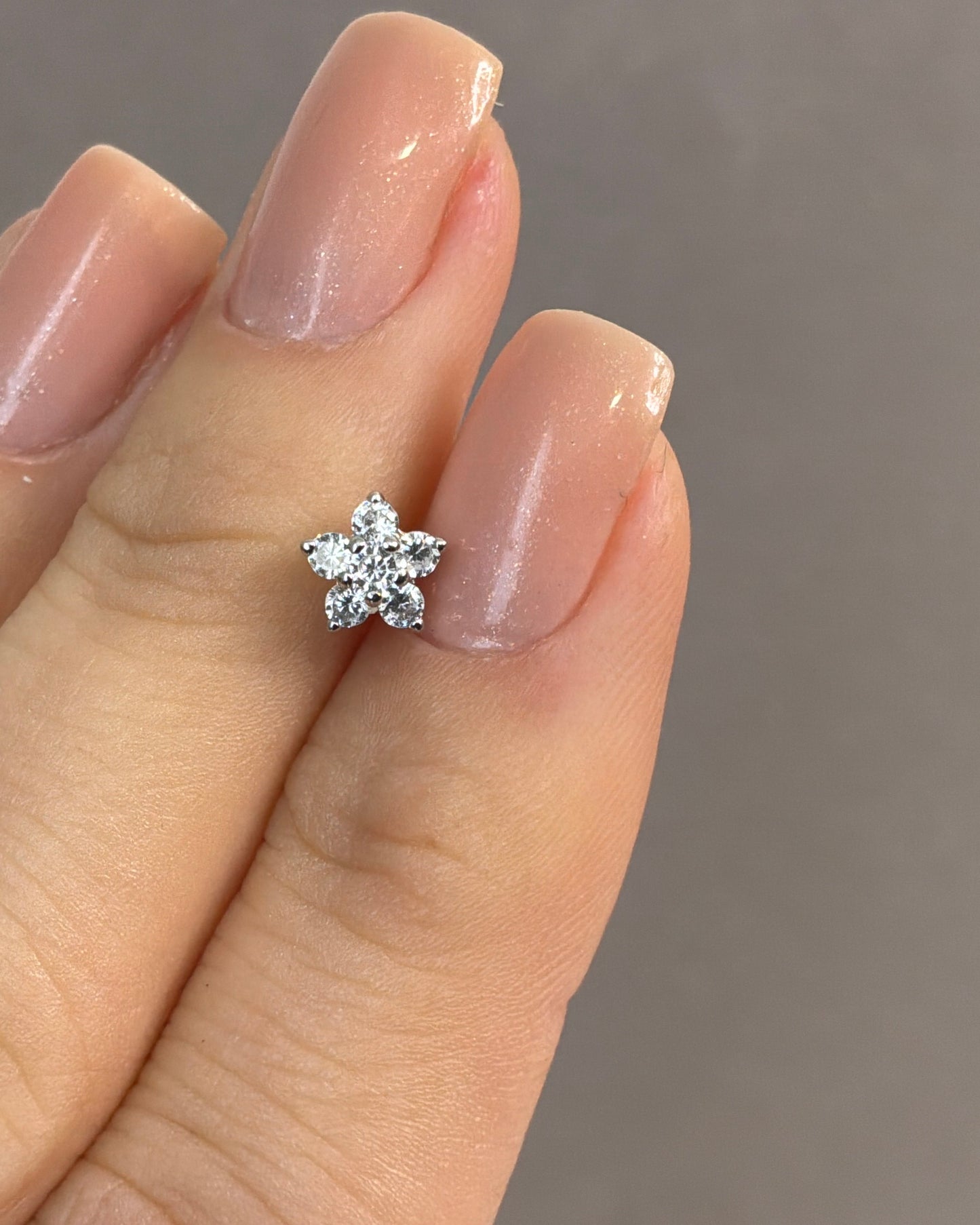 Brinco Flor de Zircônias em Prata 925