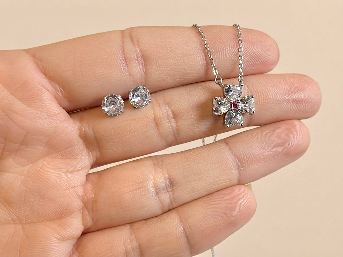 Conjunto Colar Flor e Brincos Ponto de Luz