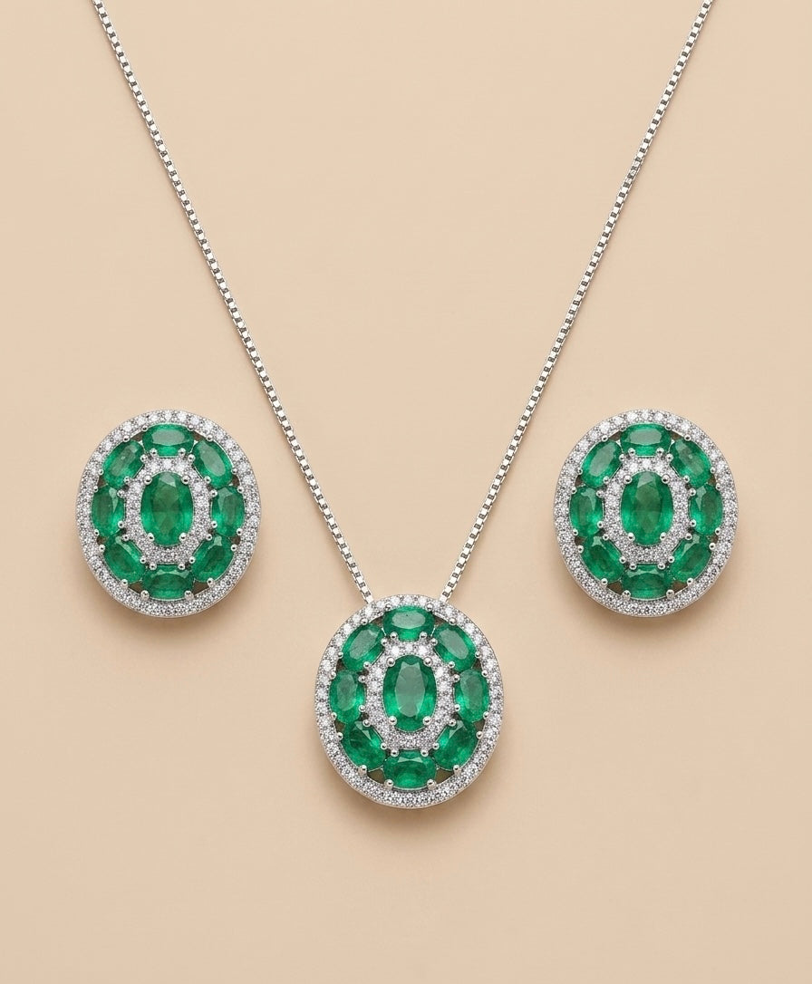Conjunto Oval Cravejado Cor Esmeralda em Prata 925