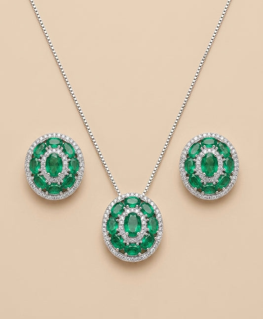 Conjunto Oval Cravejado Cor Esmeralda em Prata 925