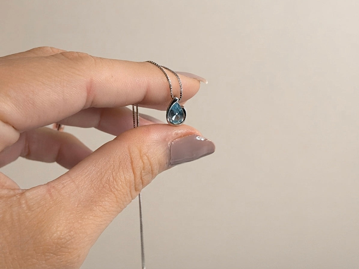 Conjunto Gota Zircônia Azul em Prata 925