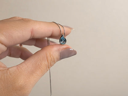 Conjunto Gota Zircônia Azul em Prata 925