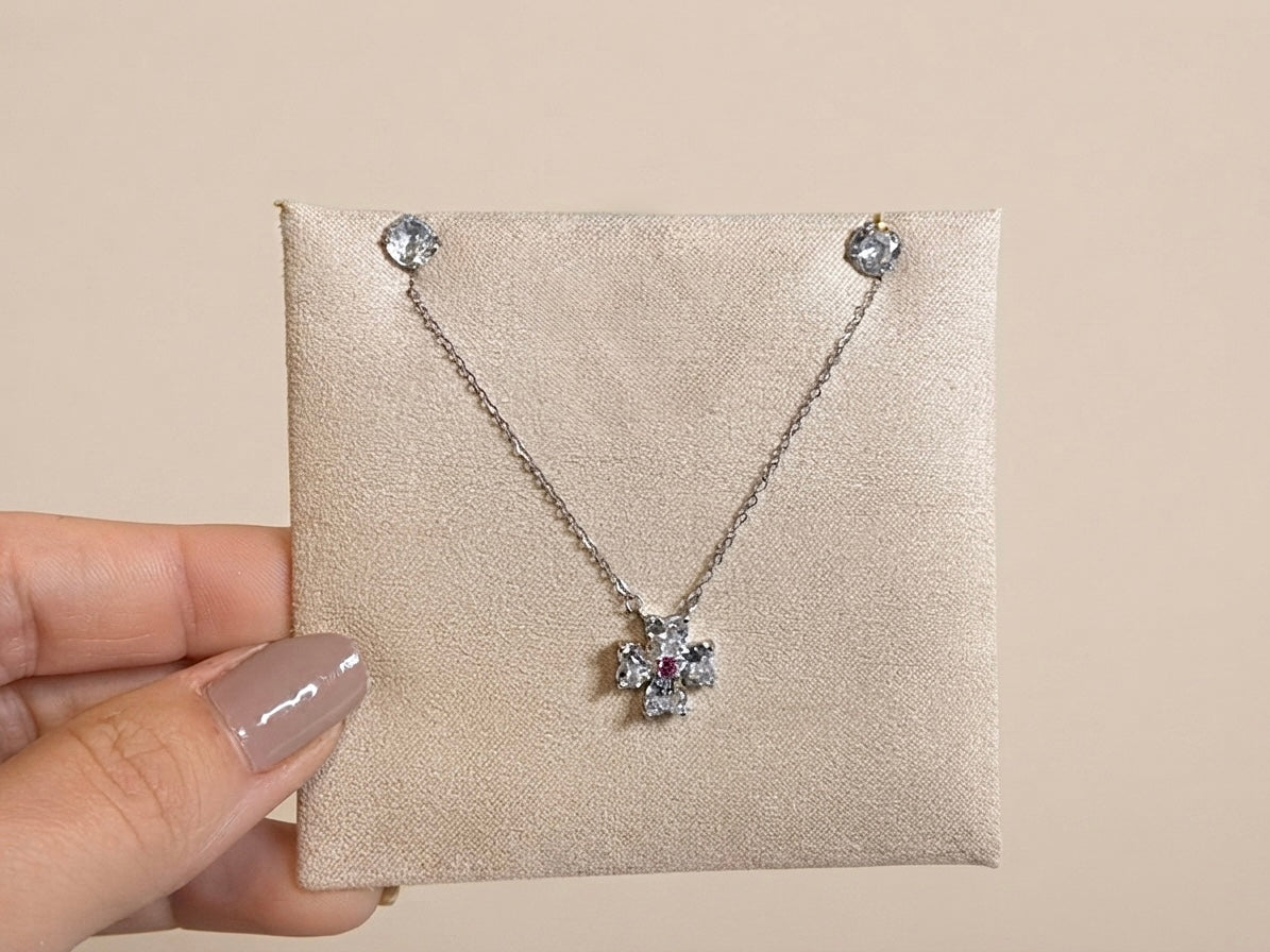 Conjunto Colar Flor e Brincos Ponto de Luz