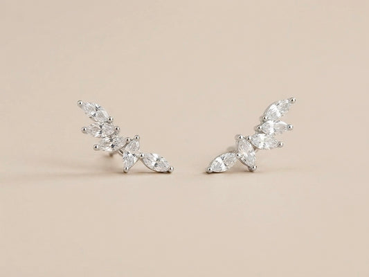 Brinco Ear Cuff Cravejado em Prata 925