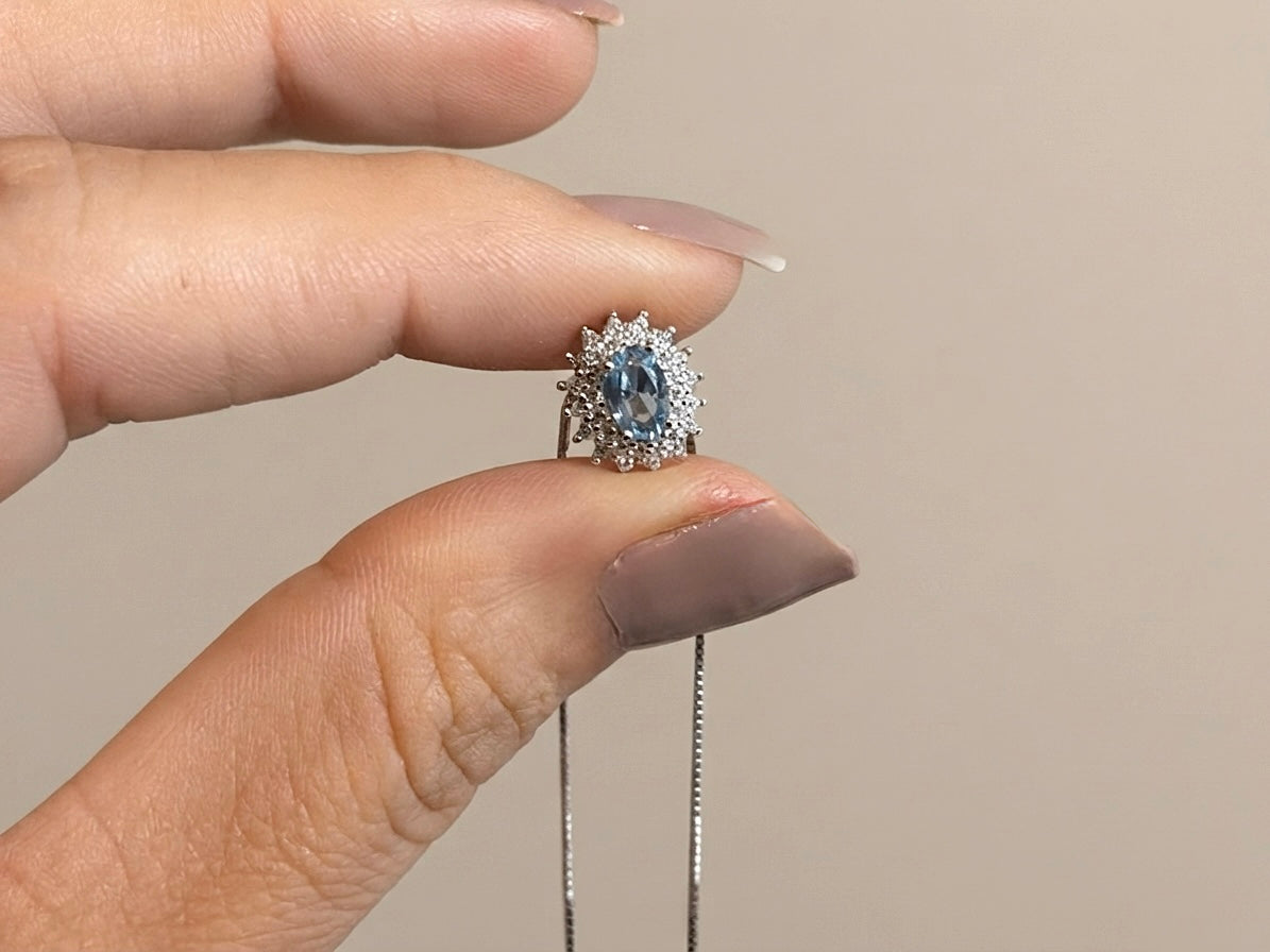 Colar Oval Cravejado Zircônia Azul em Prata 925