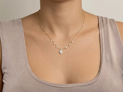 Colar Folha Cravejada Banhado a Ouro 18k