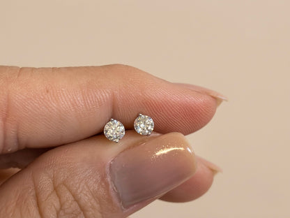 Brinco Segundo Furo 4mm Moissanite