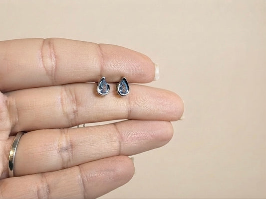 Brinco Gota Aberta com Zircônia Azul em Prata 925