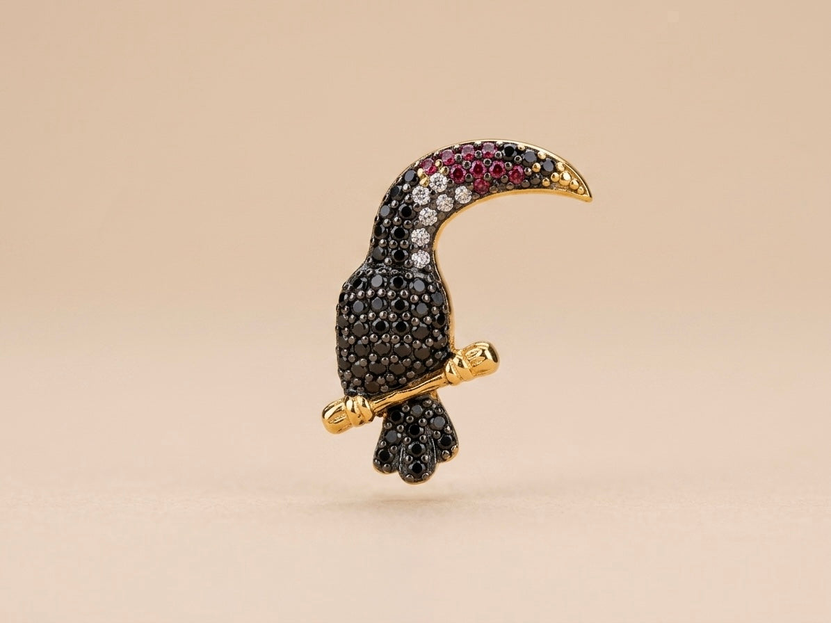 Brinco Tucano Cravejado Banhado a Ouro