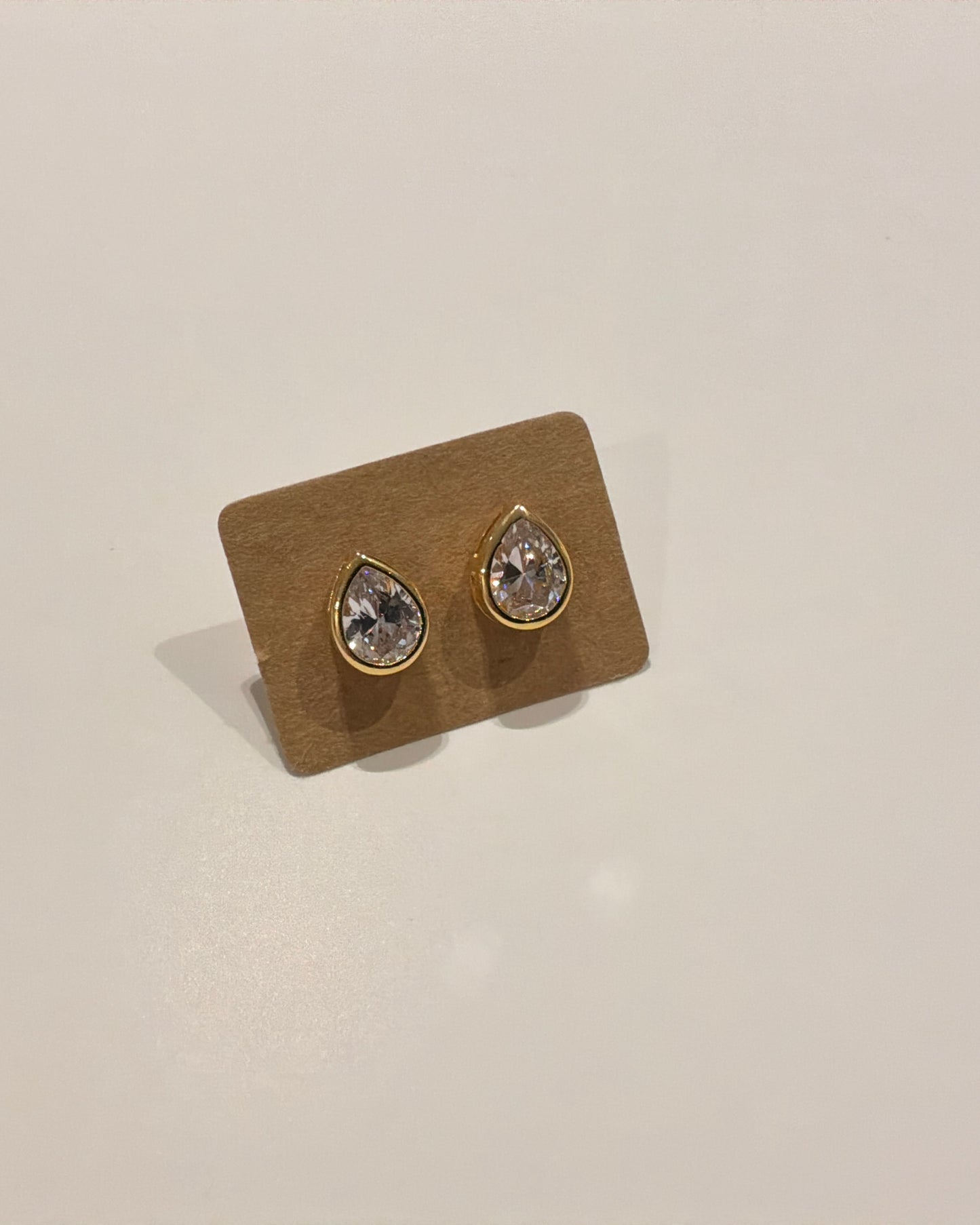 Brinco Gota com Zircônia
