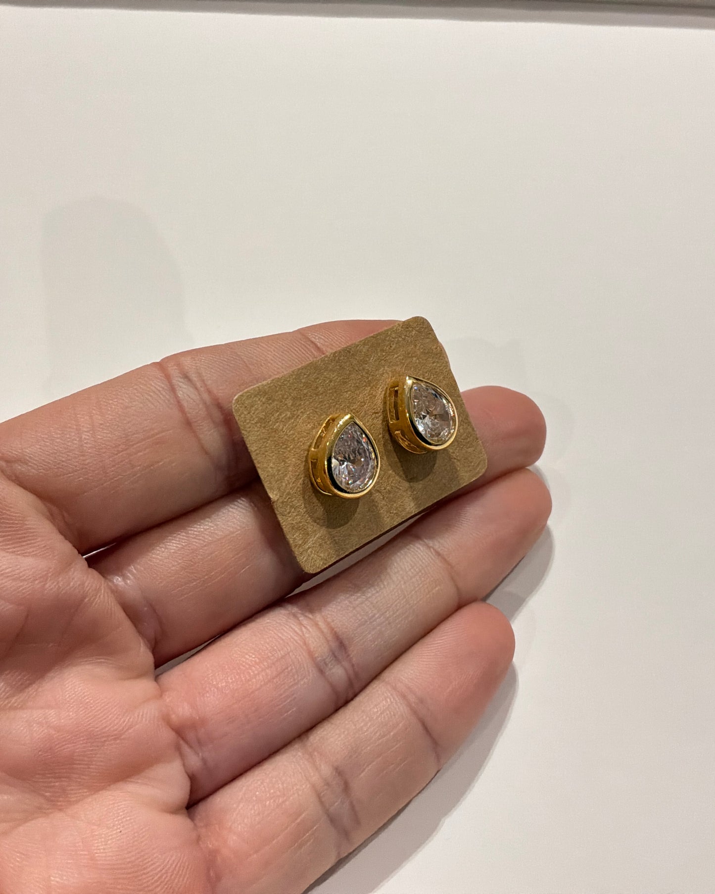 Brinco Gota com Zircônia